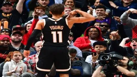 “皇马昨日告别战，巴萨今朝能否逆袭夺冠？”